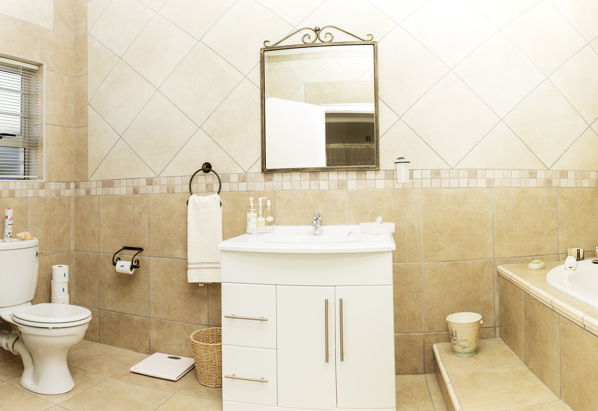 Unit 1 - Main Bedroom En-Suite